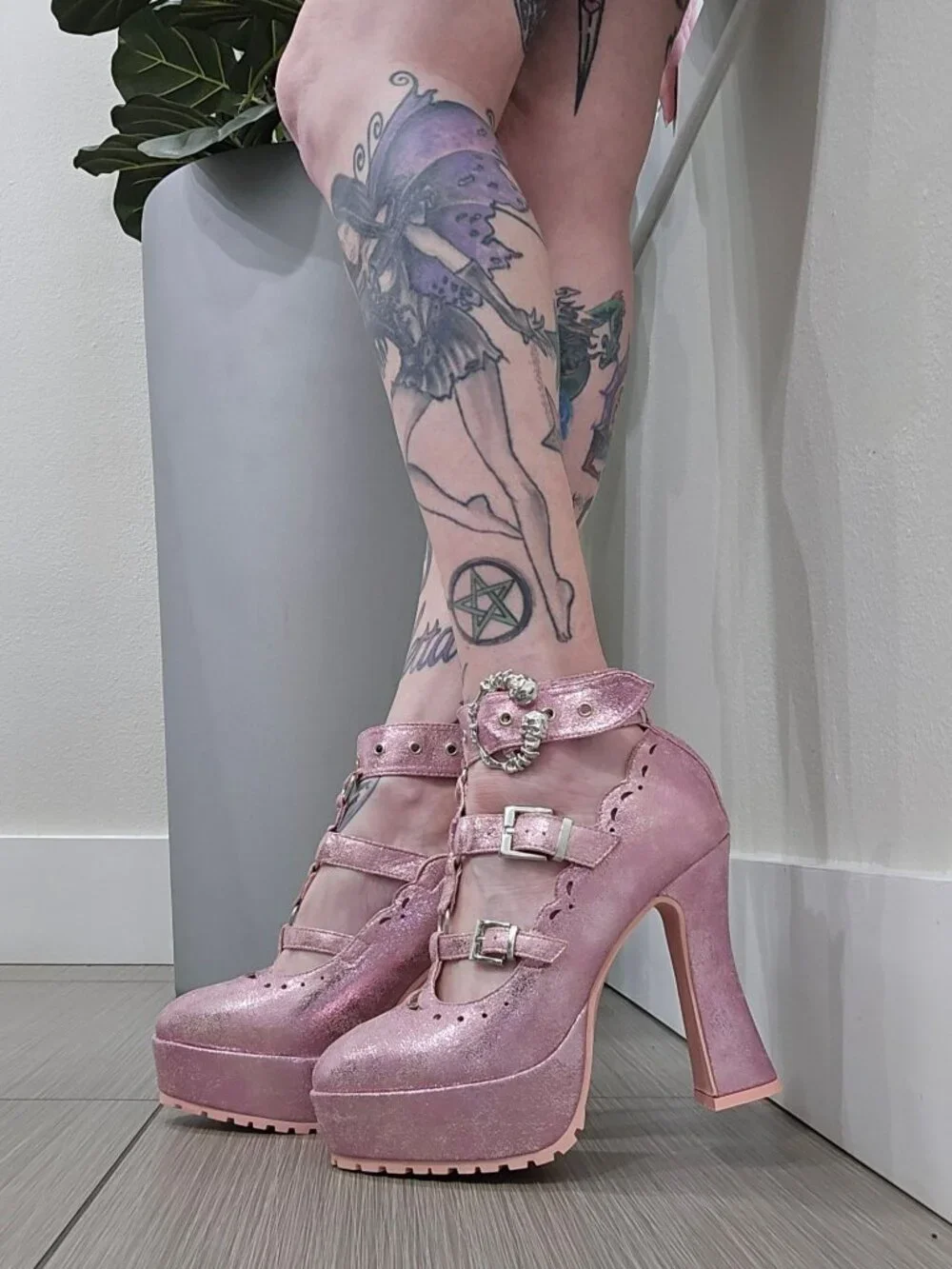 Ellie ✦ DAPHNE Pink Chunky Platform Heels ✦ Metallic Skull Buckle Size 9 NWT